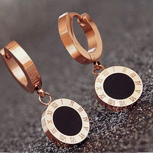 Black and Gold Disc Women Dangle Earrings by Grathia Cero - Picture 5 of 6